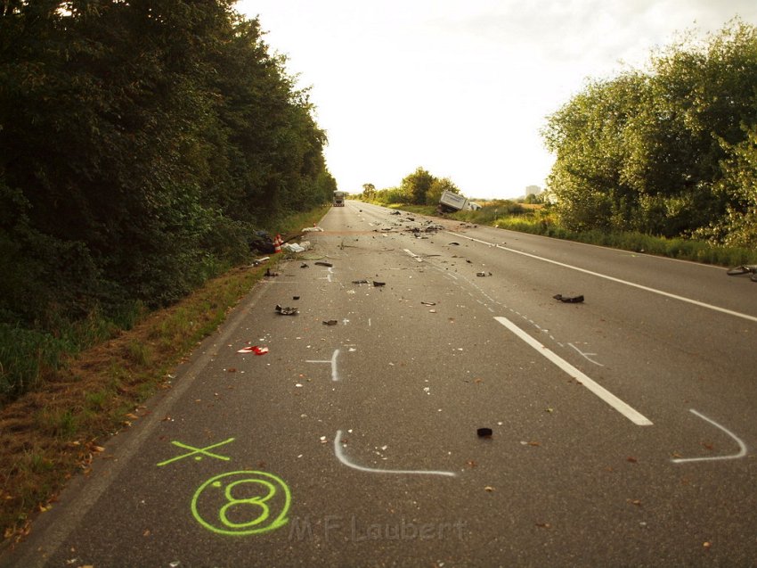 Schwerer VU Koeln Immendorf Kerkraderstr P304.JPG